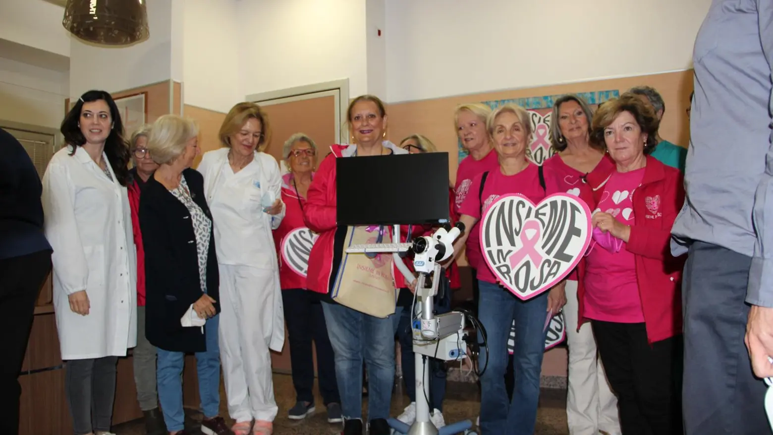 Ecco il "colposcopio" regalo di Insieme in Rosa al Misericordia Ecco il "colposcopio" regalo di Insieme in Rosa al Misericordia