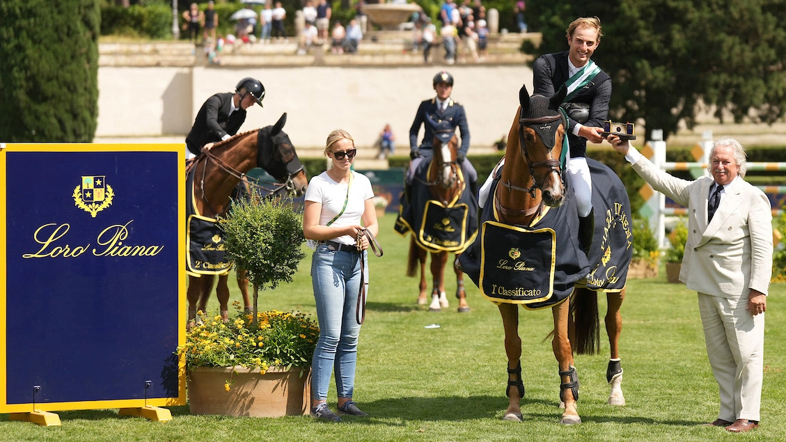 Sono nove i nostri portacolori nella gara che chiude il 90° Csio nella capitale: diretta tv alle 14. Doppietta tedesca nel Loro Piana: vince Vogel davanti alla Wargers. Alla Burke il Premio Kep Italia