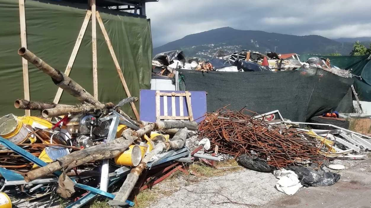 Via Acquale ’invasa’ dai rifiuti. Entro 15 giorni vanno rimossi. Linea dura dell’amministrazione Via Acquale ’invasa’ dai rifiuti. Entro 15 giorni vanno rimossi. Linea dura dell’amministrazione