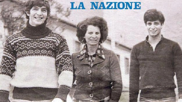 Da sinistra Paolo Rossi, la mamma Amelia, il fratello Rossano