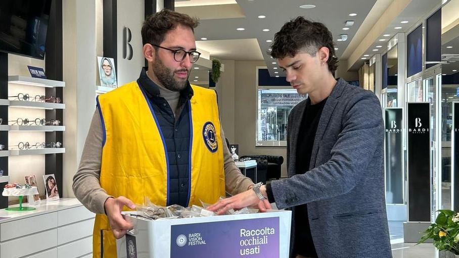 Occhiali usati vendita 2025