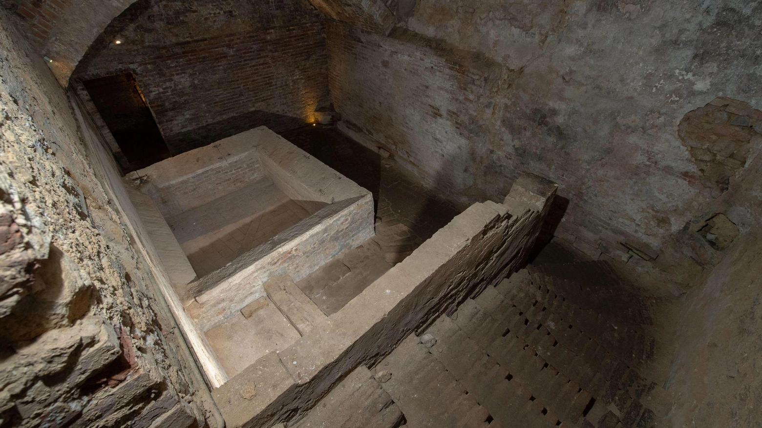 Alla scoperta dei percorsi d’acqua  nelle viscere del Santa Maria della Scala
