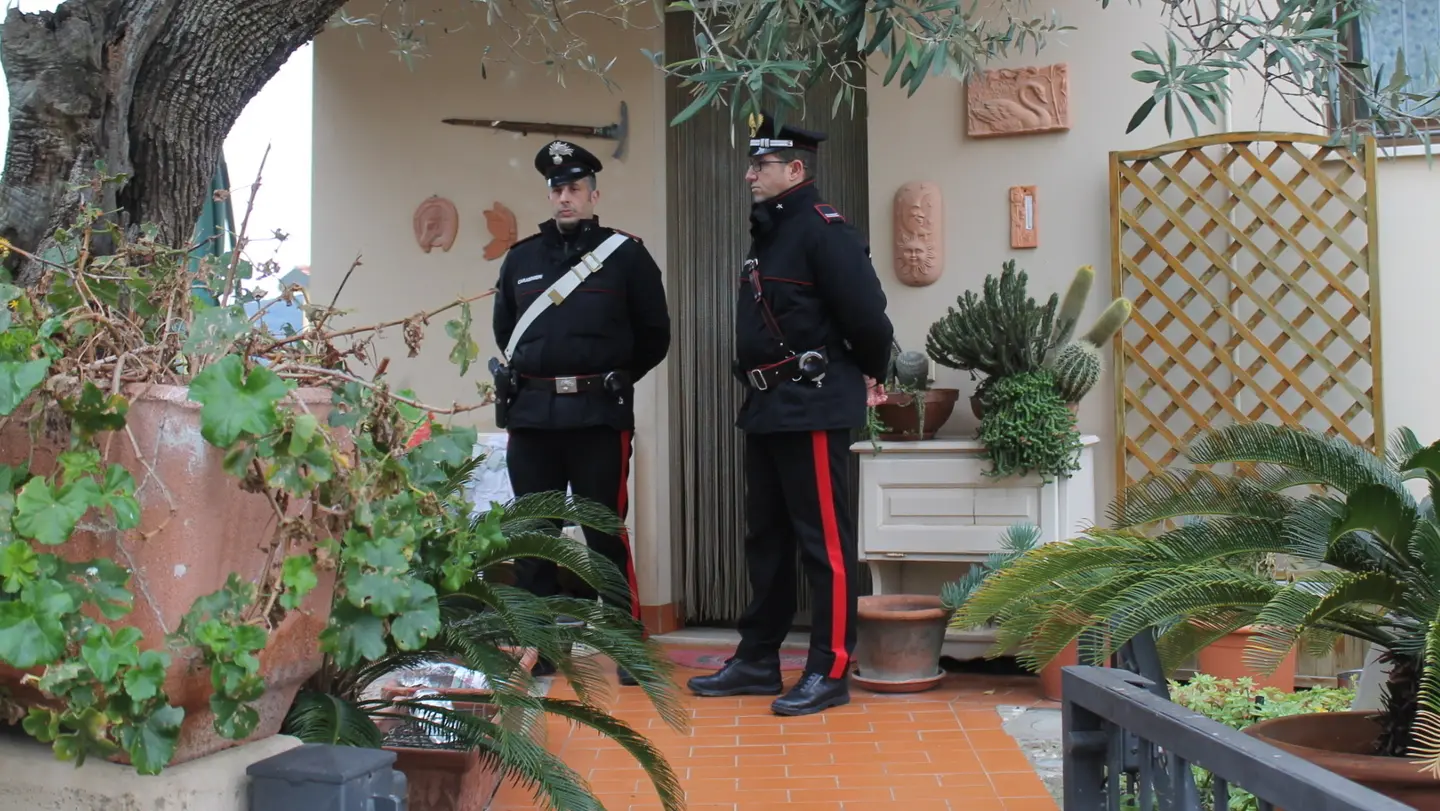 Disperati nel silenzio, uccide la moglie e si toglie la vita ...