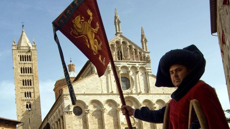 Balestro, ci siamo Oggi il grande giorno della sfida in piazza a colpi di frecce Balestro, ci siamo Oggi il grande giorno della sfida in piazza a colpi di frecce