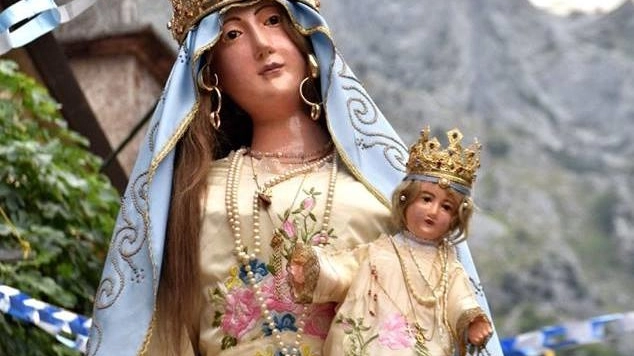 Il ritorno di un’antica tradizione  Resceto veste e porta in spalla  la Madonna del Carmelo