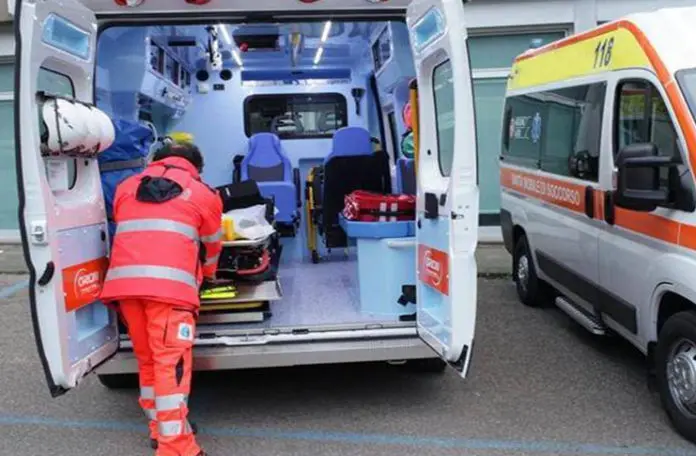 Incidente sul lavoro Arezzo: operaio travolto da un carrello carico