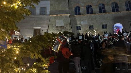 Raffica di iniziative dedicate ai più piccoli, con Babbo Natale pronto a ricevere le letterine dei più piccoli. Poi il mercatino e anche un “contest“.