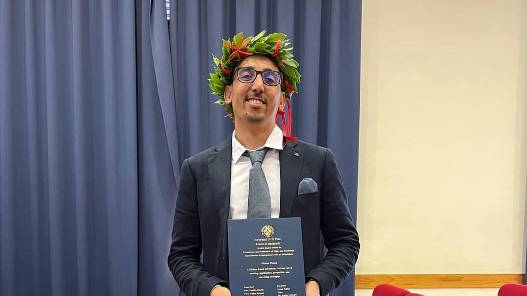 Laurea per il cartario Il "primo" dottore viene assunto mentre ancora studia Laurea per il cartario Il "primo" dottore viene assunto mentre ancora studia
