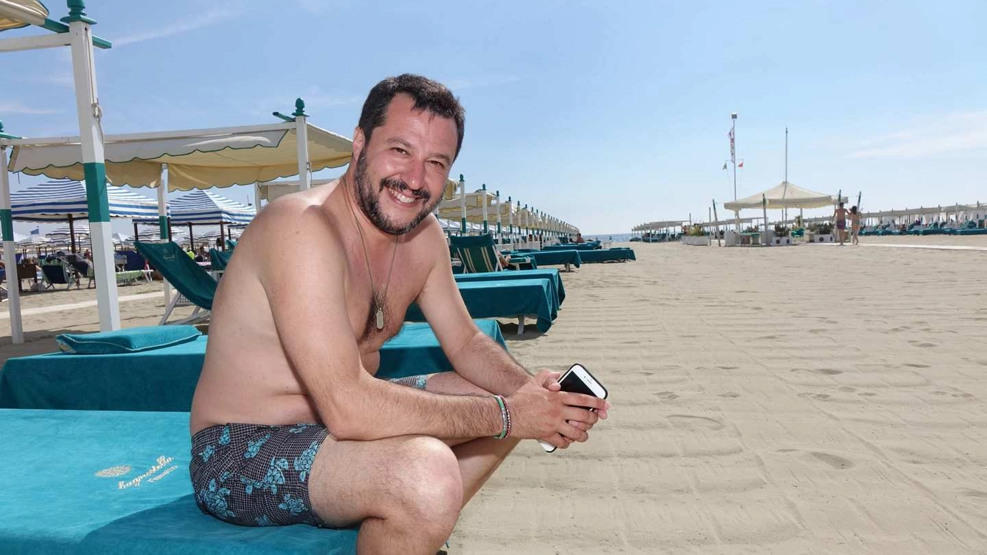 Matteo Salvini in spiaggia a Forte dei Marmi (Umicini)
