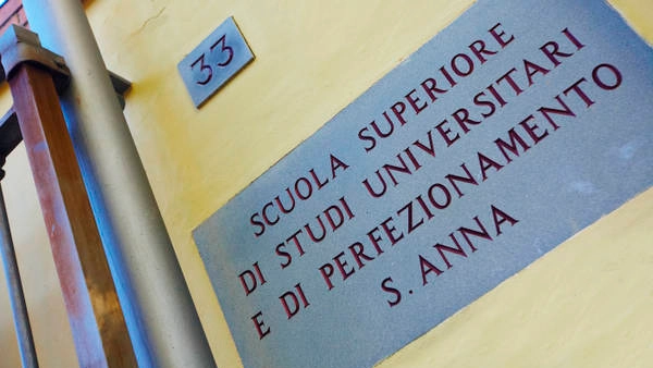 L'insegna della Scuola Sant'Anna a Pisa