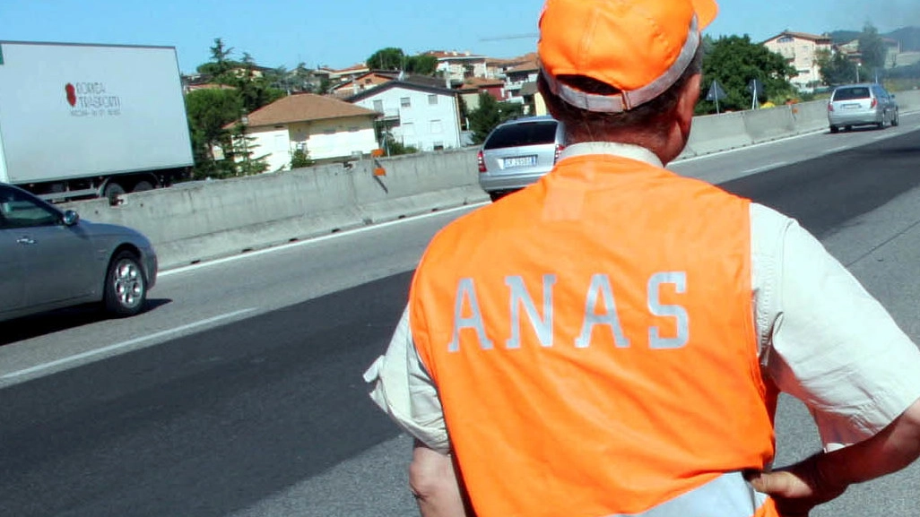 Sul posto sono al lavoro gli uomini dell'Anas (foto d'archivio) Sul posto sono al lavoro gli uomini dell'Anas (foto d'archivio)