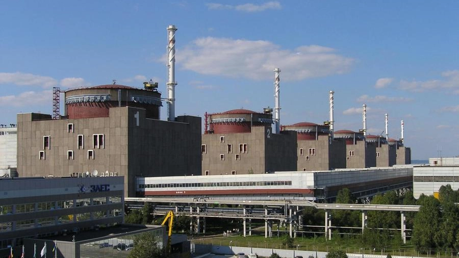 La centrale nucleare di Zaporizhzhia prima di essere colpita dall'artiglieria russa (Ansa)