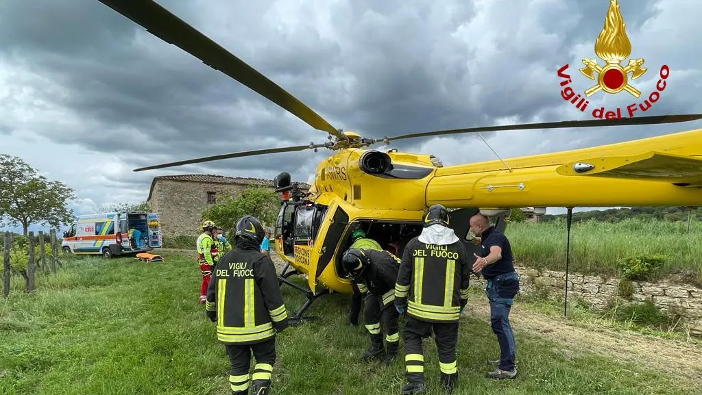 L'intervento dell'elisoccorso regionale Pegaso (foto Vigili del Fuoco) L'intervento dell'elisoccorso regionale Pegaso (foto Vigili del Fuoco)