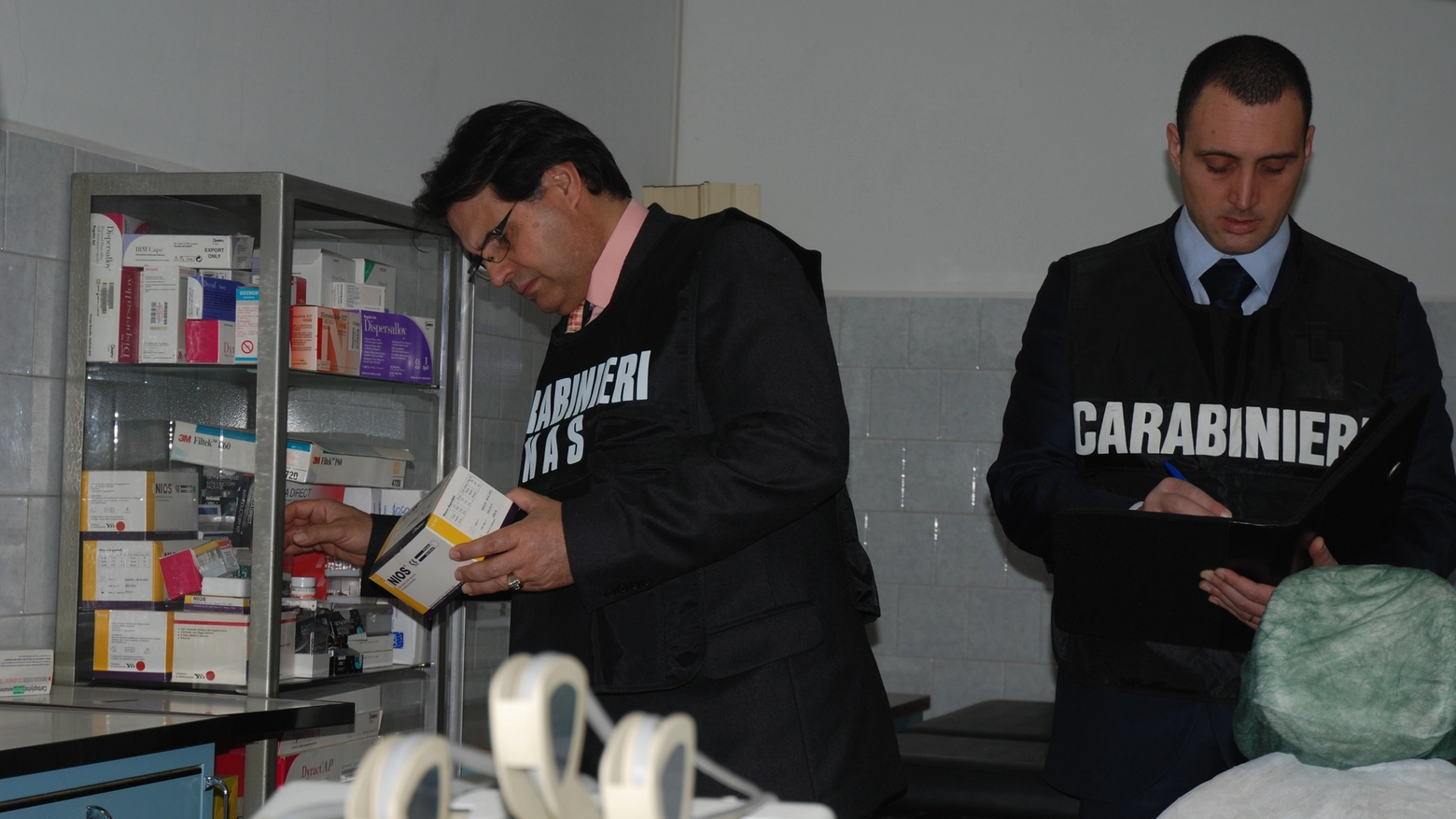I carabinieri del Nas sequestrano farmaci scaduti in un centro di estetica dentale  