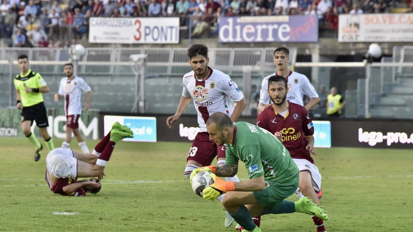 Livorno-Reggiana 1-2, un attacco amaranto (Novi)
