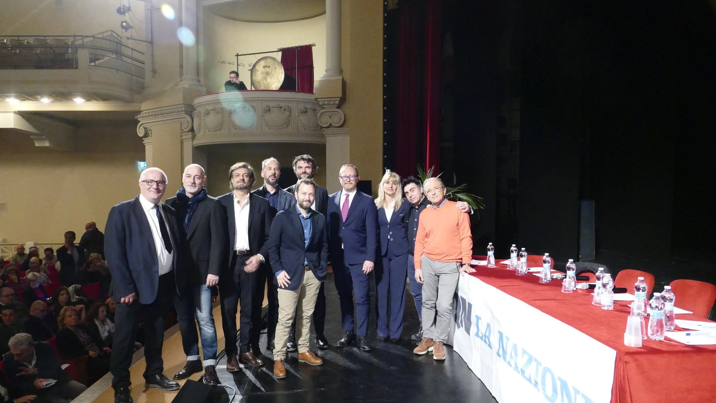 Sul palco Daniele Spada, Emilio Paradiso, Matteo Biffoni, Carmine Maioriello, Aldo Milone, Mirco Rocchi, Roberto Daghini e Marilena Garnier