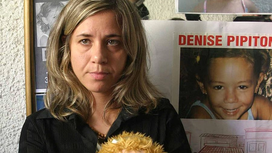 Piera Maggio con la foto della figlia Denise Pipitone (Ansa)