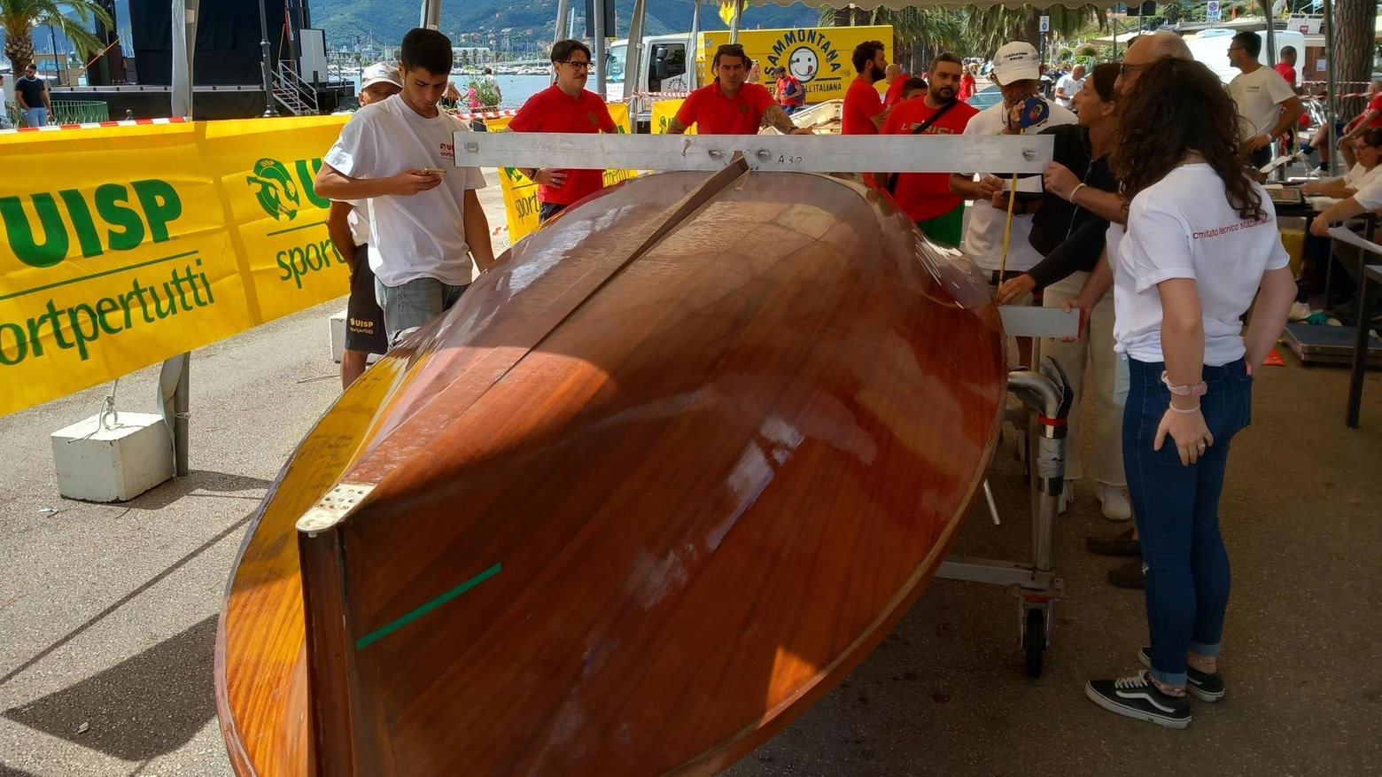 Palio, un corso per costruire barche. Gianello lancia una nuova sfida: "Formiamo nuovi maestri d’ascia"