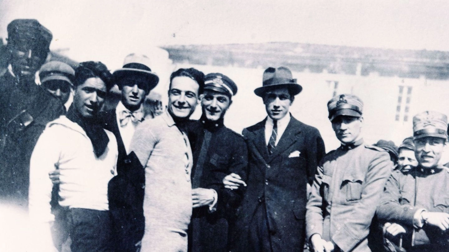 Federico Magrini, primo centravanti dell’Esperia, insieme a Giulio Giannessi e Paolo Guidi, primi portieri di Sporting Club Viareggio