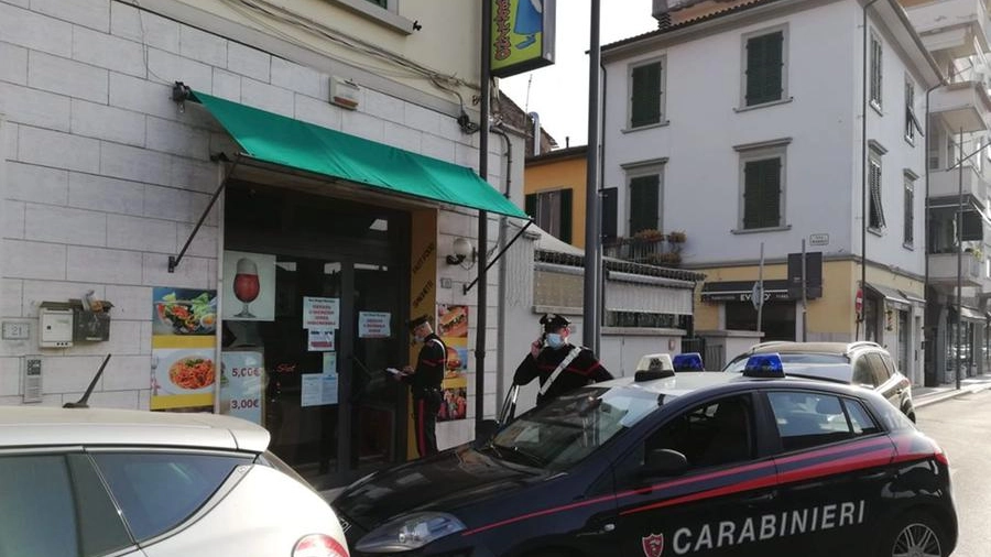 Carabinieri sventano furto in un bar