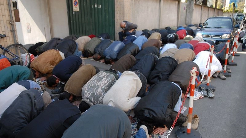 Musulmani in preghiera (Spf)