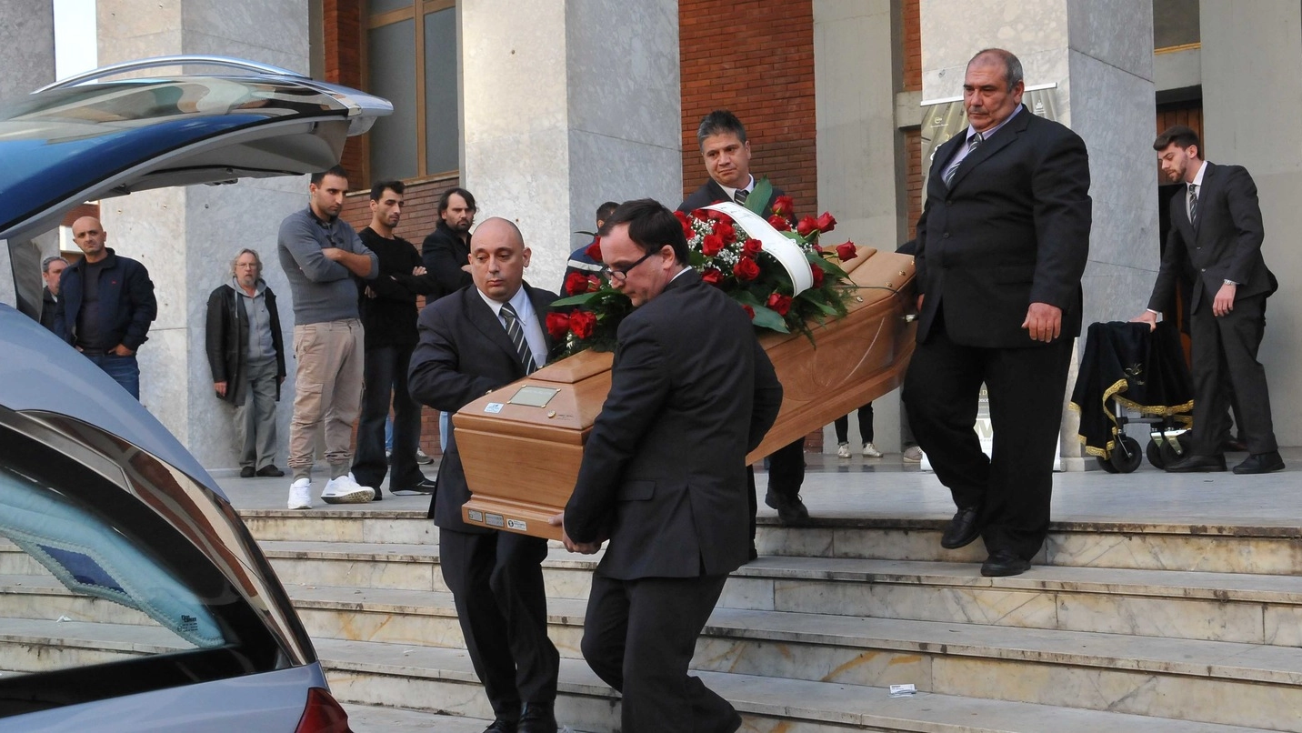 Ai funerali tanti amici e parenti di Umberto Leone