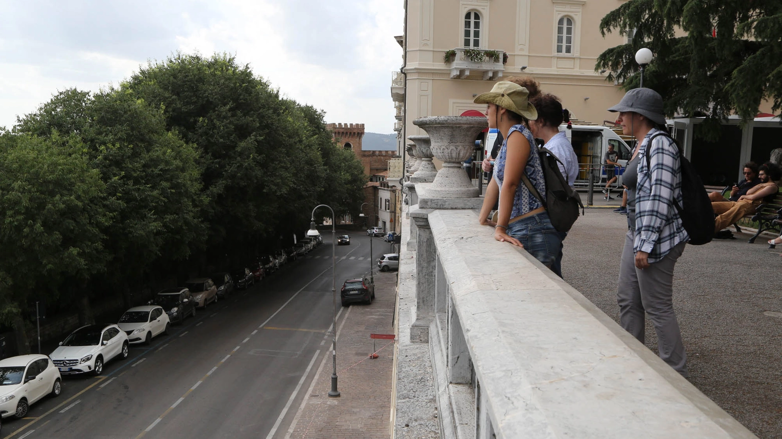 Il muro da dove è caduto il ragazzo di Orbetello nel centro storico di Perugia