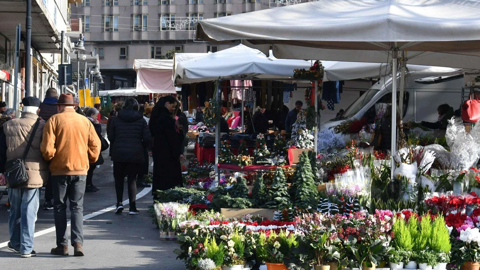 Riflettori sul mercato: "Nessun trasloco fino a dopo Natale. Ma proposte al vaglio" Riflettori sul mercato: "Nessun trasloco fino a dopo Natale. Ma proposte al vaglio"