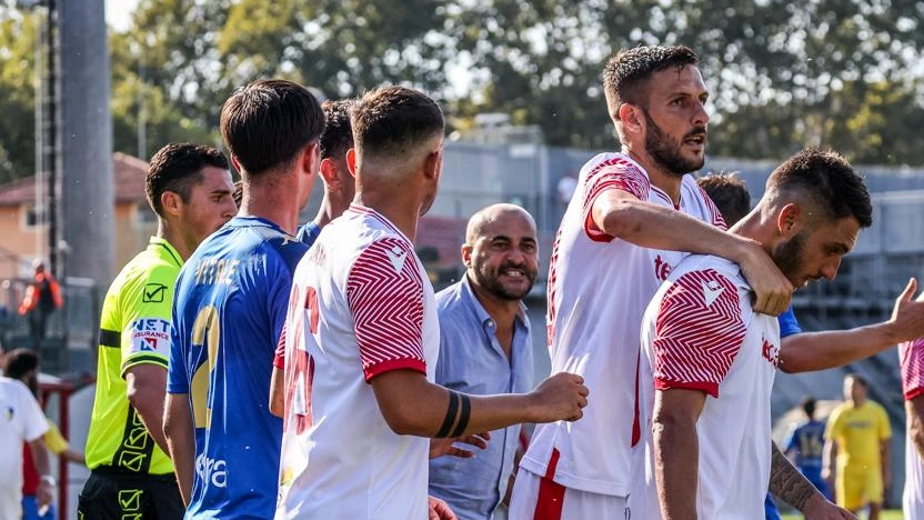 Prato Gol del Carpi al 91’ e scoppia la rissa Prato Gol del Carpi al 91’ e scoppia la rissa