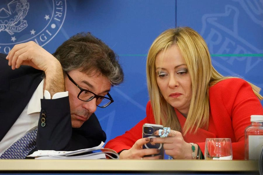 Giorgia Meloni e Giancarlo Giorgetti (Ansa)