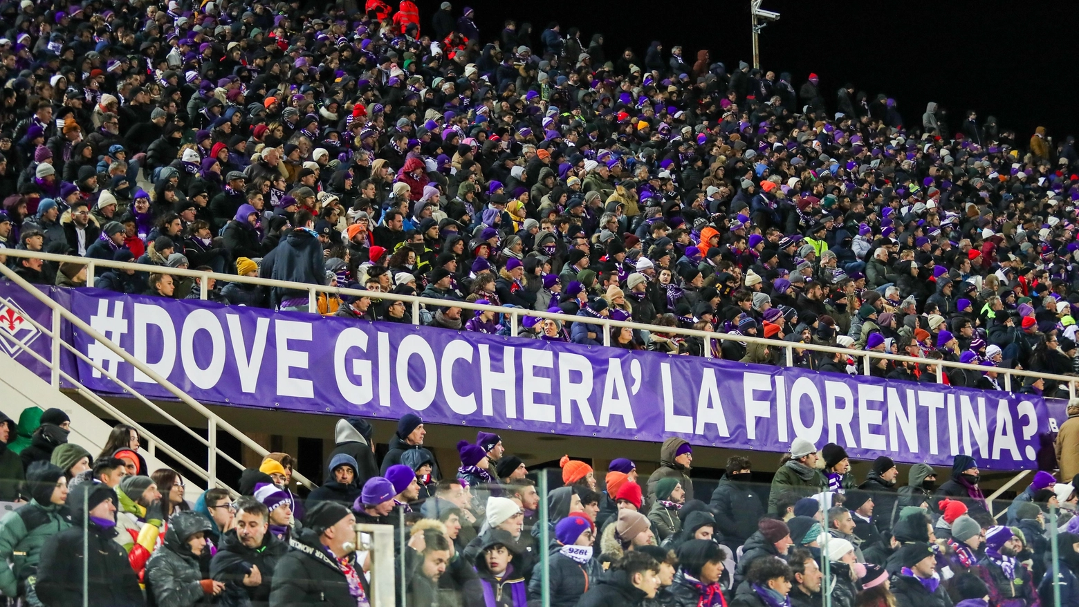 Uno dei due striscioni al Franchi