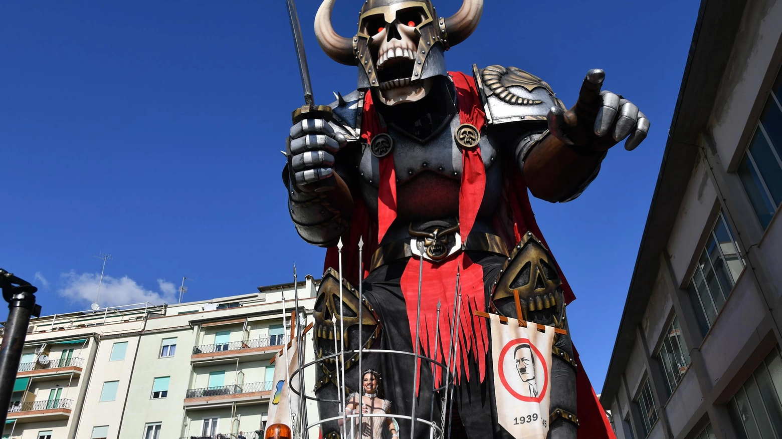 Il Rione 167 Ovest si prende tutto: miglior carro e miglior mascherata Il Rione 167 Ovest si prende tutto: miglior carro e miglior mascherata