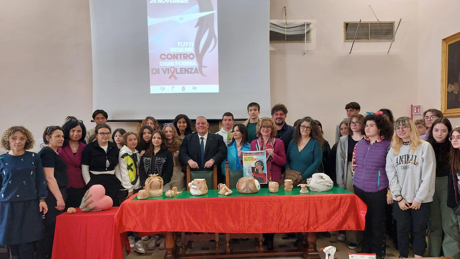 L’impegno degli studenti Lavori contro la violenza L’impegno degli studenti Lavori contro la violenza
