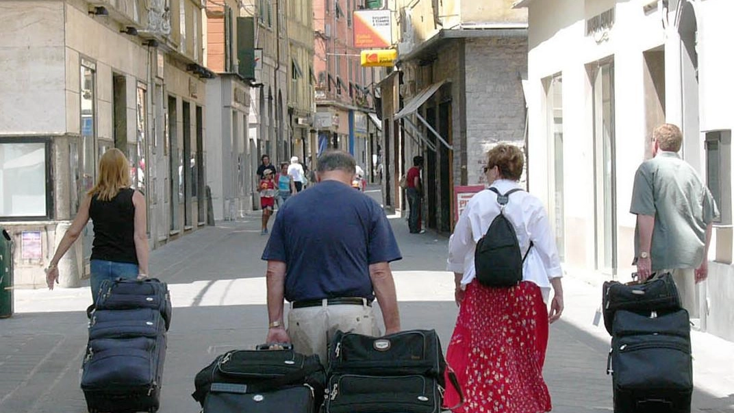 Soffocati dalle case vacanza L’offerta che mina le comunità Soffocati dalle case vacanza L’offerta che mina le comunità