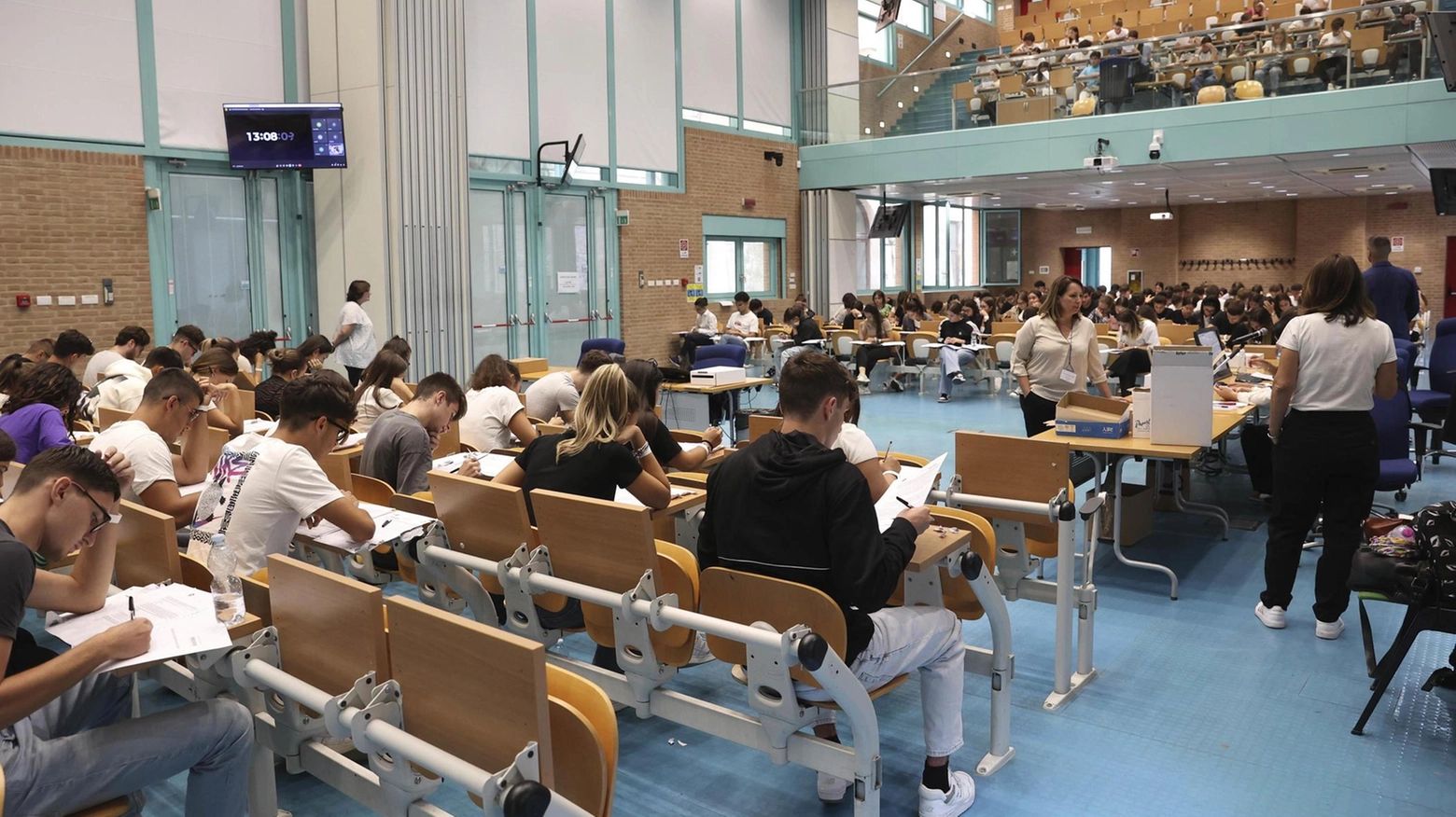 Tutti in coda per le Professioni sanitarie 513 candidati fanno il test d’ammissione Tutti in coda per le Professioni sanitarie 513 candidati fanno il test d’ammissione