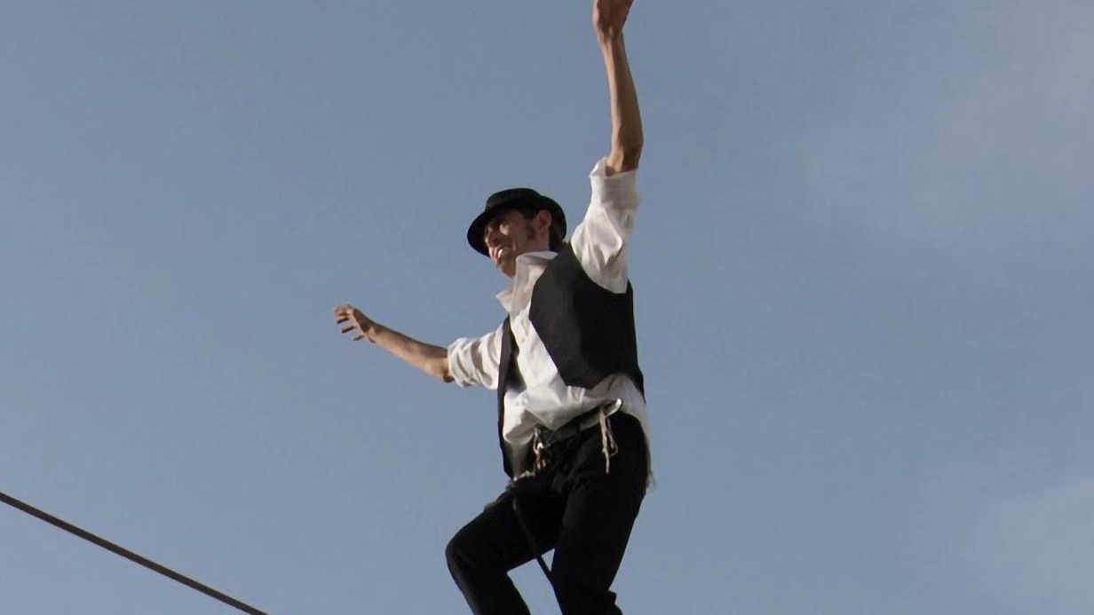 Arriva la magia di Mercantia Acrobazie, fuoco e danze in aria Cinque giorni con il naso all’insù Arriva la magia di Mercantia Acrobazie, fuoco e danze in aria Cinque giorni con il naso all’insù