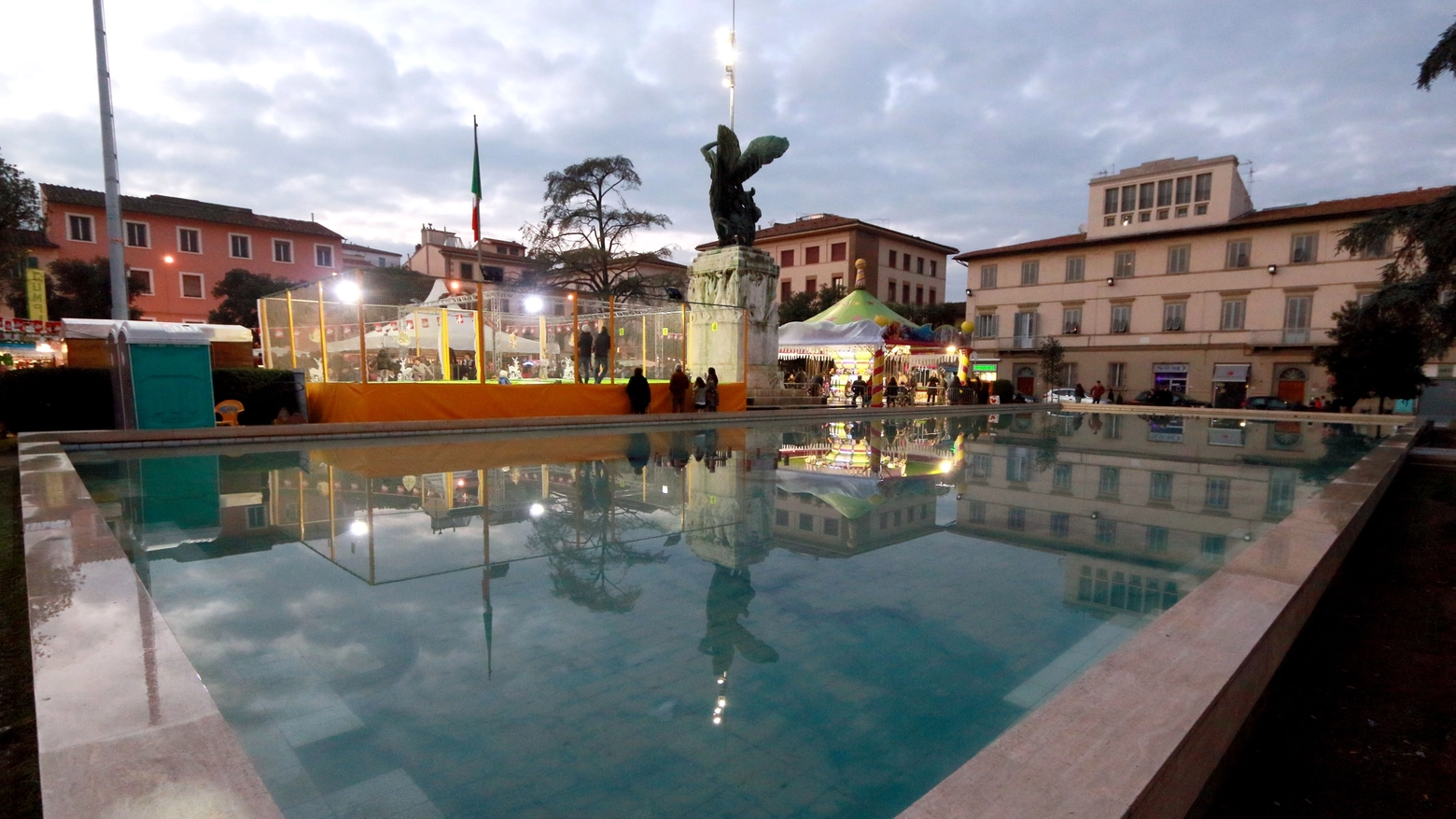 La fontana di piazza della Vittoria. Foto Gianni Nucci/Fotocronache Germogli