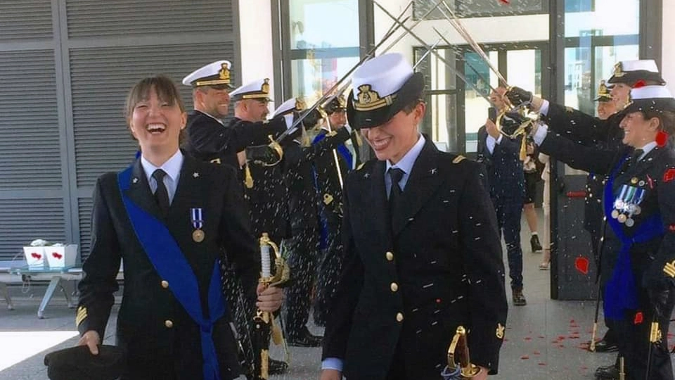 Unione civile tra Rosa Maria Mogavero e Lorella Cipro che indossano la divisa della Marina