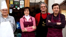Silvio Zanni (sulla sinistra) coi soci del ristorante