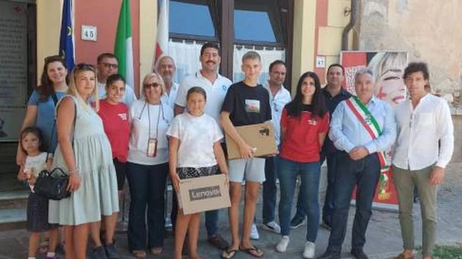 Una foto di gruppo all’arrivo di Tatiana a Pisa. La donna incinta era in fuga dalla guerra