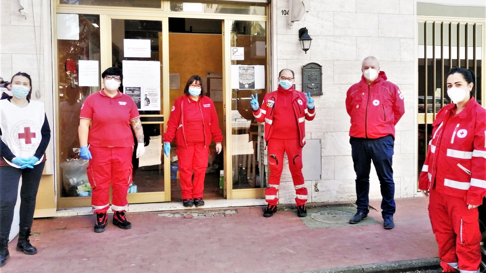 Alcuni membri della Croce rossa della Spezia