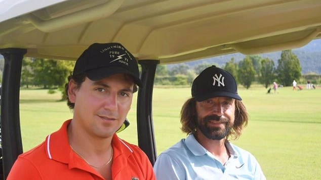 Andrea Pirlo, a destra, in versione golfista