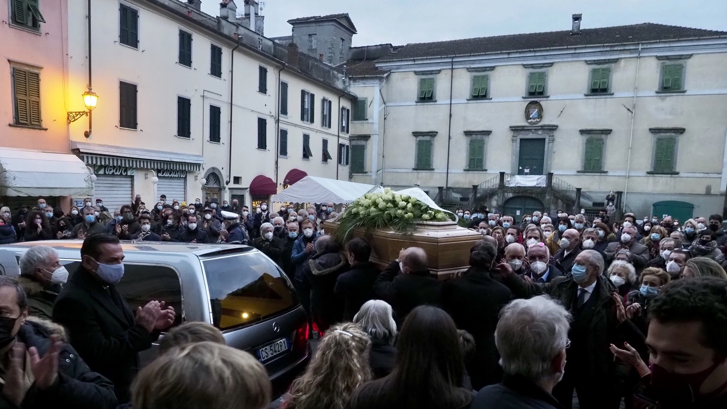 I funerali di Enrico Ferri a Pontremoli (Foto Pasquali)