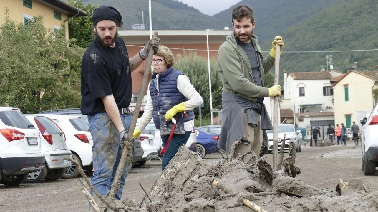 Smaltimento del fango. In attesa 250 pratesi: "Chiamate Publiacqua. Intervento gratuito" Smaltimento del fango. In attesa 250 pratesi: "Chiamate Publiacqua. Intervento gratuito"