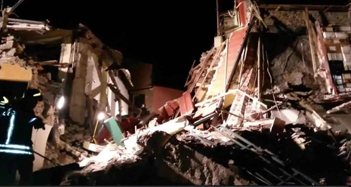 Crolla una palazzina, pratese muore nel Savonese