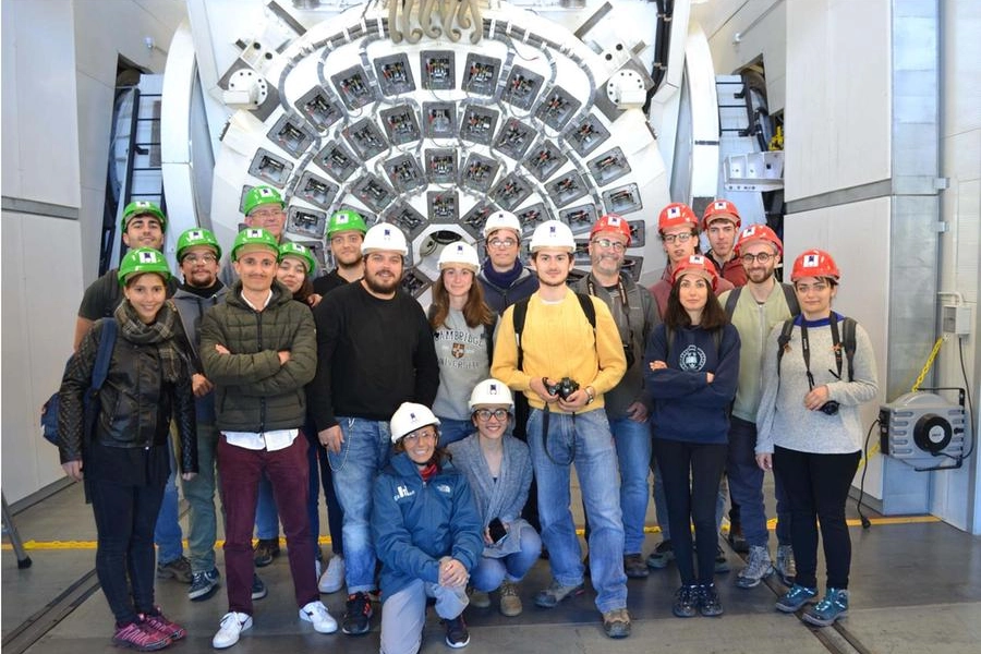 Il gruppo di studenti Unifi assieme ai loro docenti al Telescopio Nazionale Galileo