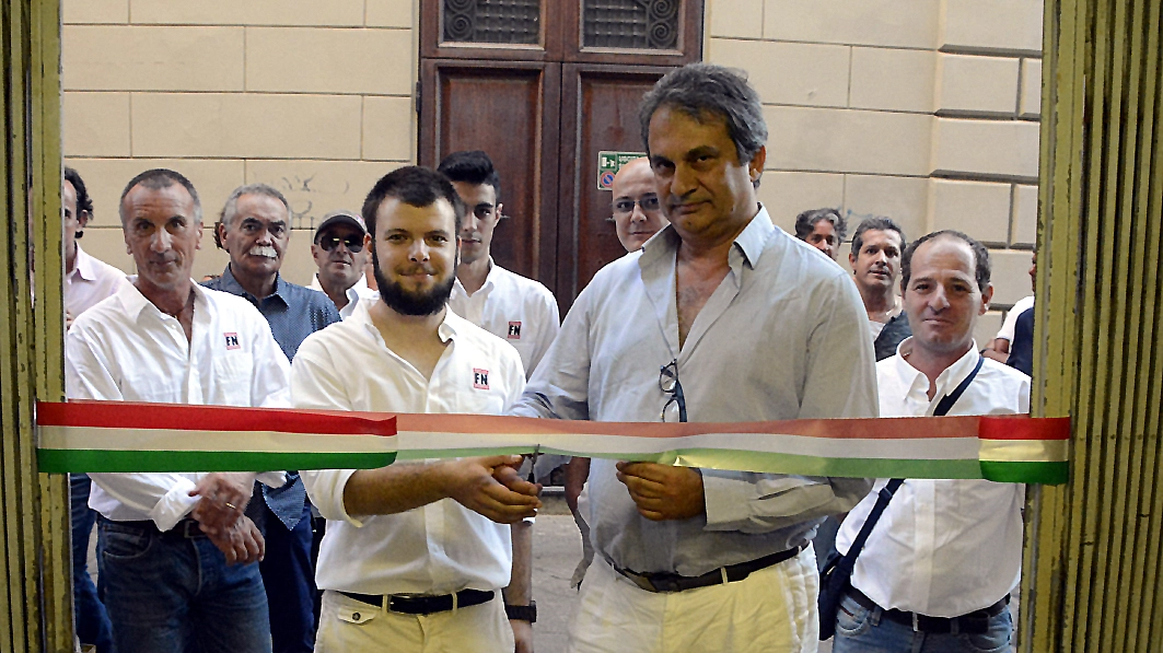 L'inaugurazione della sede di Forza Nuova a Grosseto con Fiore (foto Aprili)