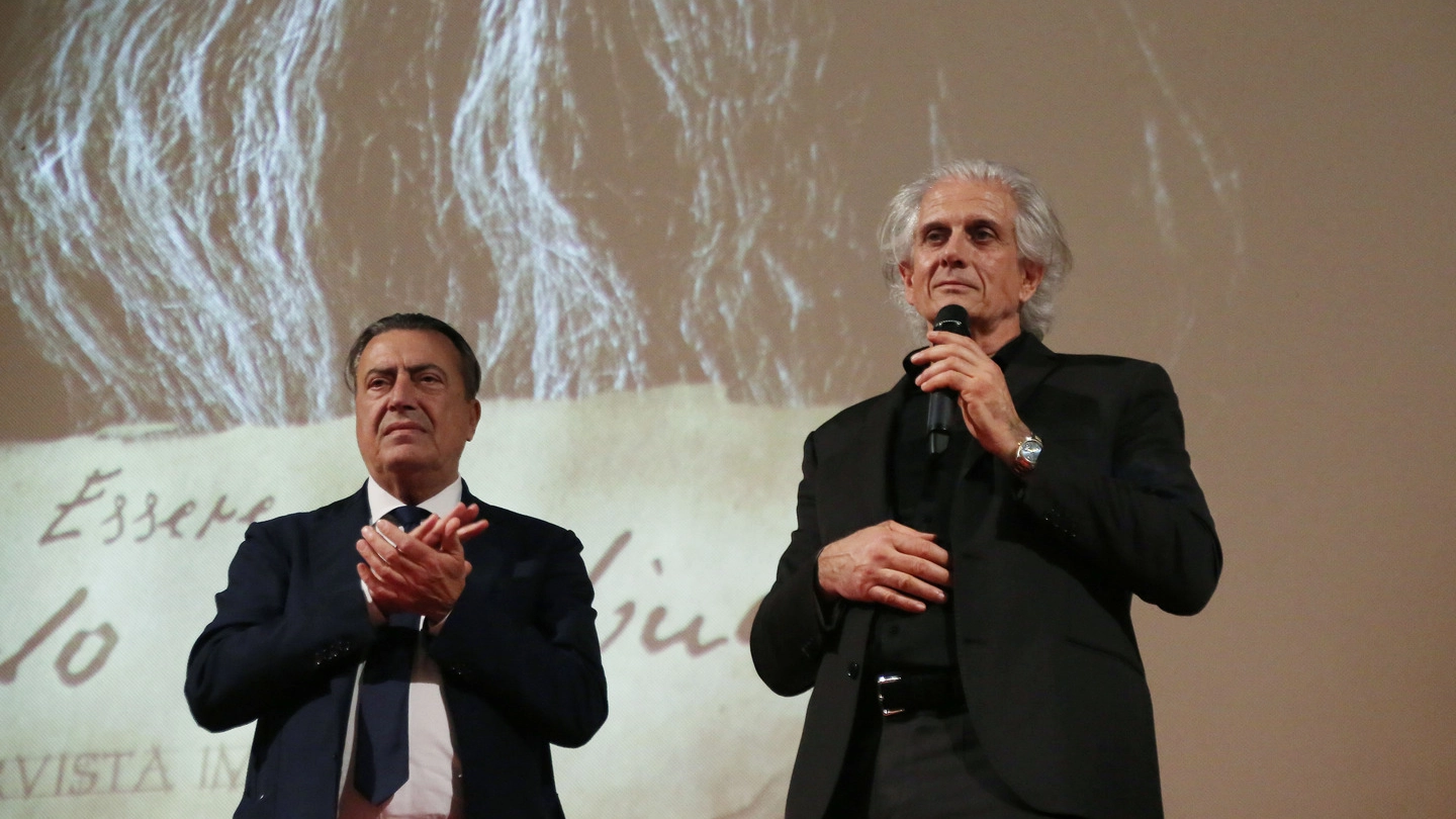 Il direttore de La Nazione Francesco Carrassi col regista Massimiliano Finazzer Flory 