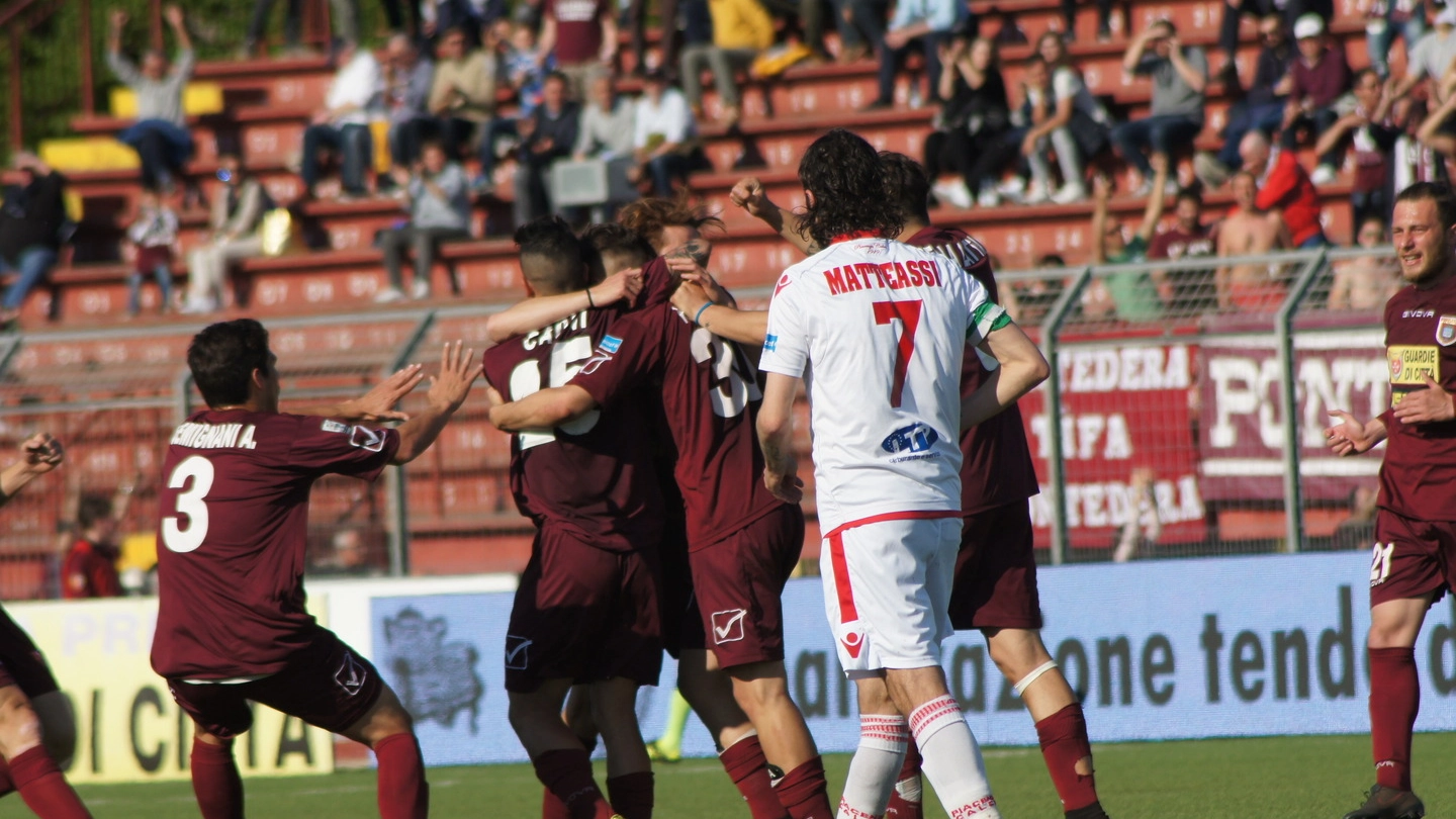 Pontedera-Piacenza 1-1, esultanza granata dopo il gol di Kabashi (Sarah Esposito/Germogli)