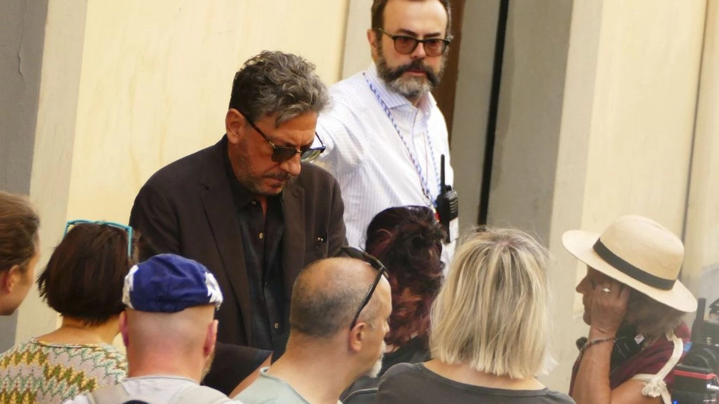L’attore Sergio Castellito impegnato nelle riprese della fiction Rai "Pezzi Unici"